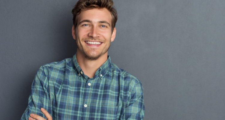 Happy-laughing-man-544358212_2128x1413-750x400